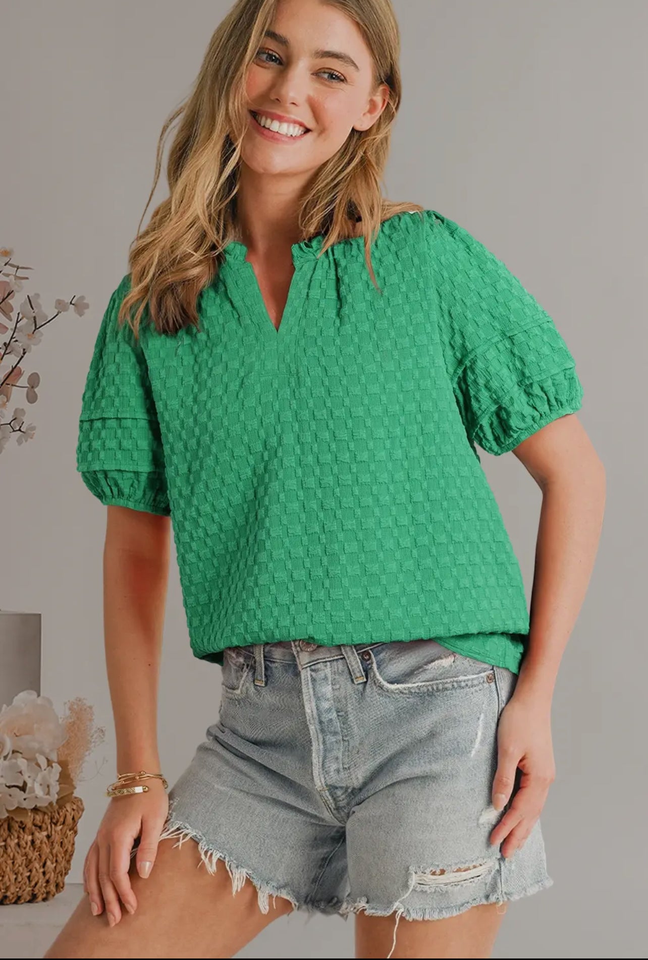 Textured V Puff Top